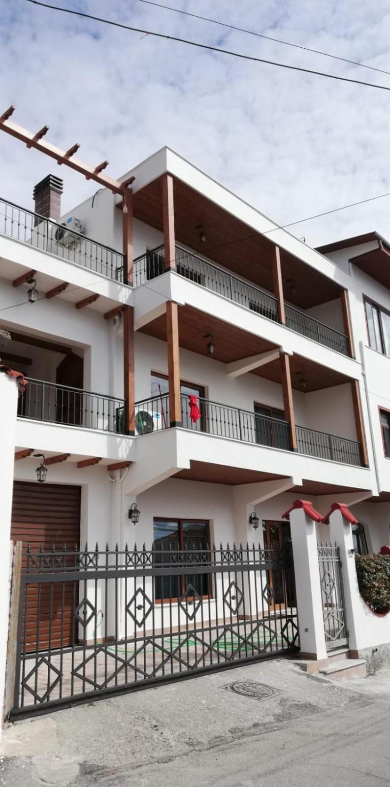 Vila Dani Near Castle And Old Bazar Kruje Exterior photo
